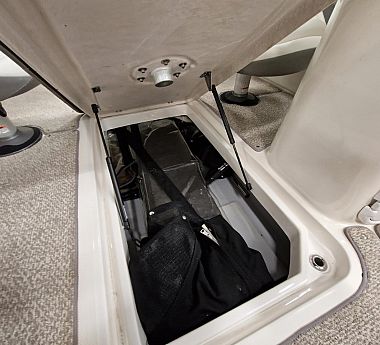 RINKER 230 ECC, cuddy cabin, 2011, Sprzedana